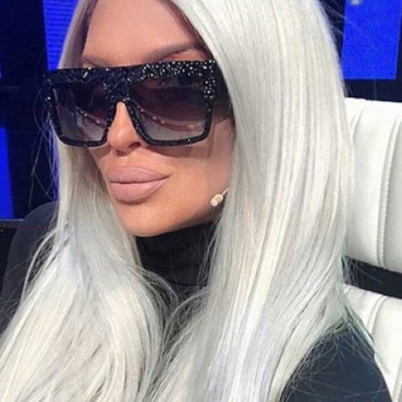 SALE🔥🔥🔥🔥Luxury Crystal Sunglasses 😎 - Picture 6 of 6